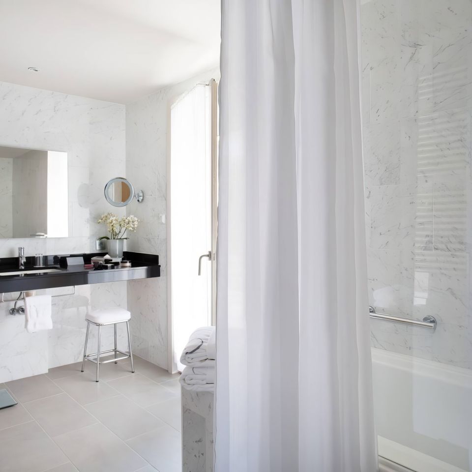 Hotel Calvi2-Bedroom Suite with 1 Bathroom Luxe